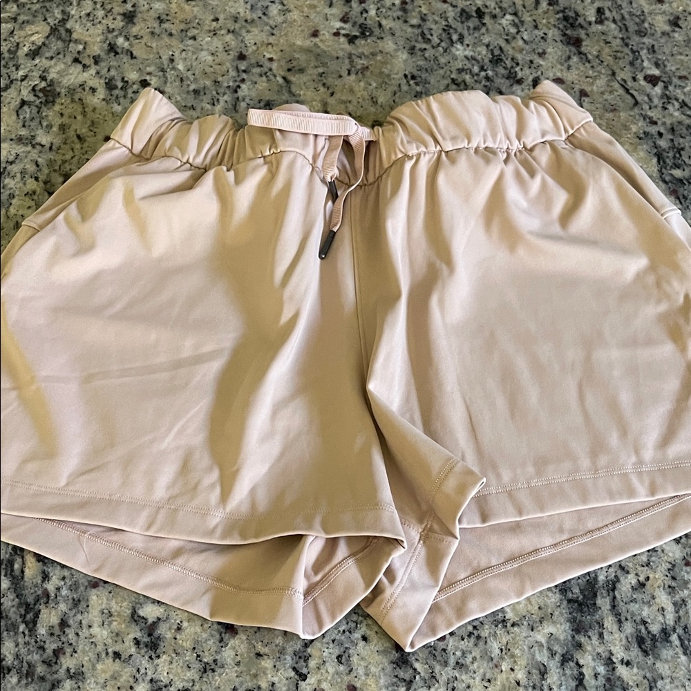 CRZ YOGA Women's Cream Athletic Shorts